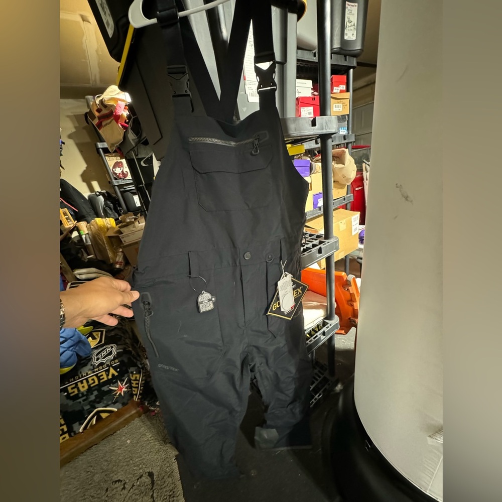 Volcom Rain GTX Bib Overall, Black, Large. Brand new with tags.